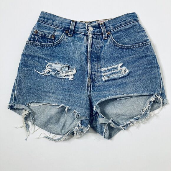 LEVIS Womens Vintage 901 High Rise Mom Denim Shorts size W26 Destroyed Cut Off